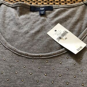 NWT. GAP Gray Top with Raised Bronze Detailing